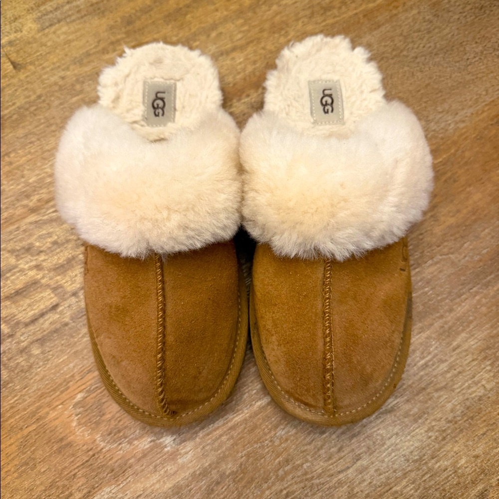 UGG Girl's Cozy II Slippers- Chestnut Size 4